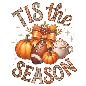 Puede incluir: Ilustración digital con el texto "Tis the Season" en varias fuentes estampadas. La imagen presenta calabazas, un balón de fútbol americano, un lazo, follaje de otoño y una taza de bebida con crema batida.