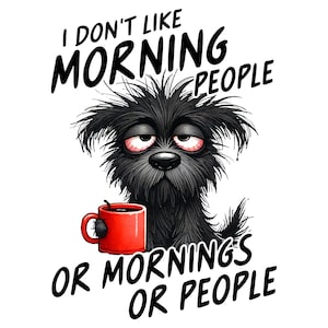 Op de afbeelding: Illustratie van een vermoeide zwarte hond met rode ogen die een rode koffiemok vasthoudt. De afbeelding bevat de tekst "I DON'T LIKE MORNING PEOPLE OR MORNINGS OR PEOPLE" in zwarte letters op een witte achtergrond.