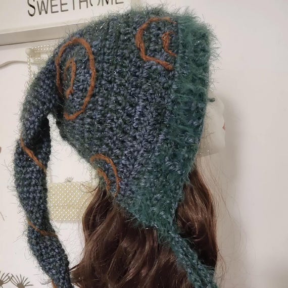 Halloween Witch Crochet Hood： Fuzzy Long Tail Hat， Winter  display picture 1