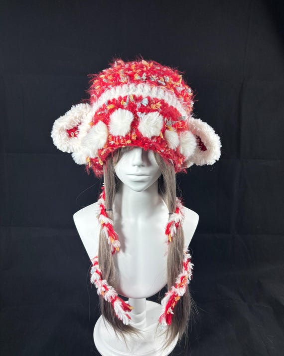 手作りの赤と白の羊の耳のかぎ針編み帽子：クリスマスの冬用ボンネット