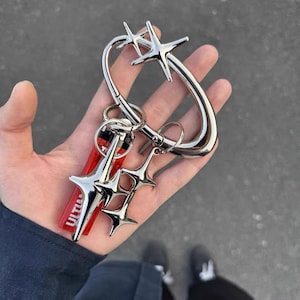 Y2K-stjärnberlock i krom med karbinhake, grungefärgad silverfärgad stjärnnyckelring och väskberlock, estetisk punkaccessoar, söt flasköppnare, tändarfodral i present