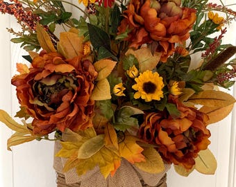 Corona de puerta de otoño, cesta de decoración otoñal, arreglo floral de peonías, regalo para pensar en ti, regalo rústico de inauguración de casa de campo, idea de cumpleaños para mamá