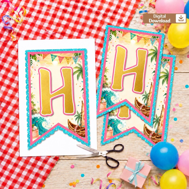 Puede incluir: Tres banderas rectangulares para banderines de fiesta con una letra H dorada grande y un contorno rosa. El fondo muestra una escena de playa tropical con palmeras, olas del mar y un velero, enmarcado por un borde festoneado azul brillante.