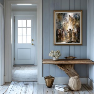 Peut inclure: Une œuvre d'art encadrée avec un bord doré est accrochée à un mur bleu clair. L'œuvre représente une scène religieuse avec des personnages en robes et une lumière vive. Une étagère en bois rustique contient un vase blanc avec des fleurs, un bol décoratif et un panier tressé.