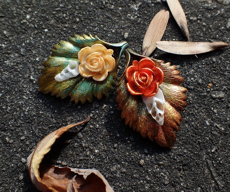 Antique Victorian Costume Accessory Rose /& Bronze Leaf OOAK Hair Clip Summer Green or Autumn Red Copper with Swirly Shell Vintage