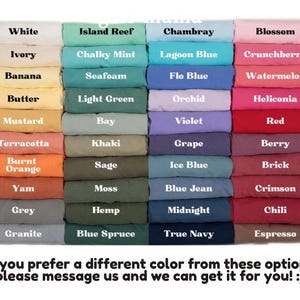 Comfort Colors® Nur ein Mädchen, das sie liebt Bulldoggen-Shirt, Bulldoggen-Mama-Shirt, Bulldoggen-Besitzer Geschenk, Bulldoggen-Mama-T-Shirt, Hunde-Mama-Shirt Bild 4