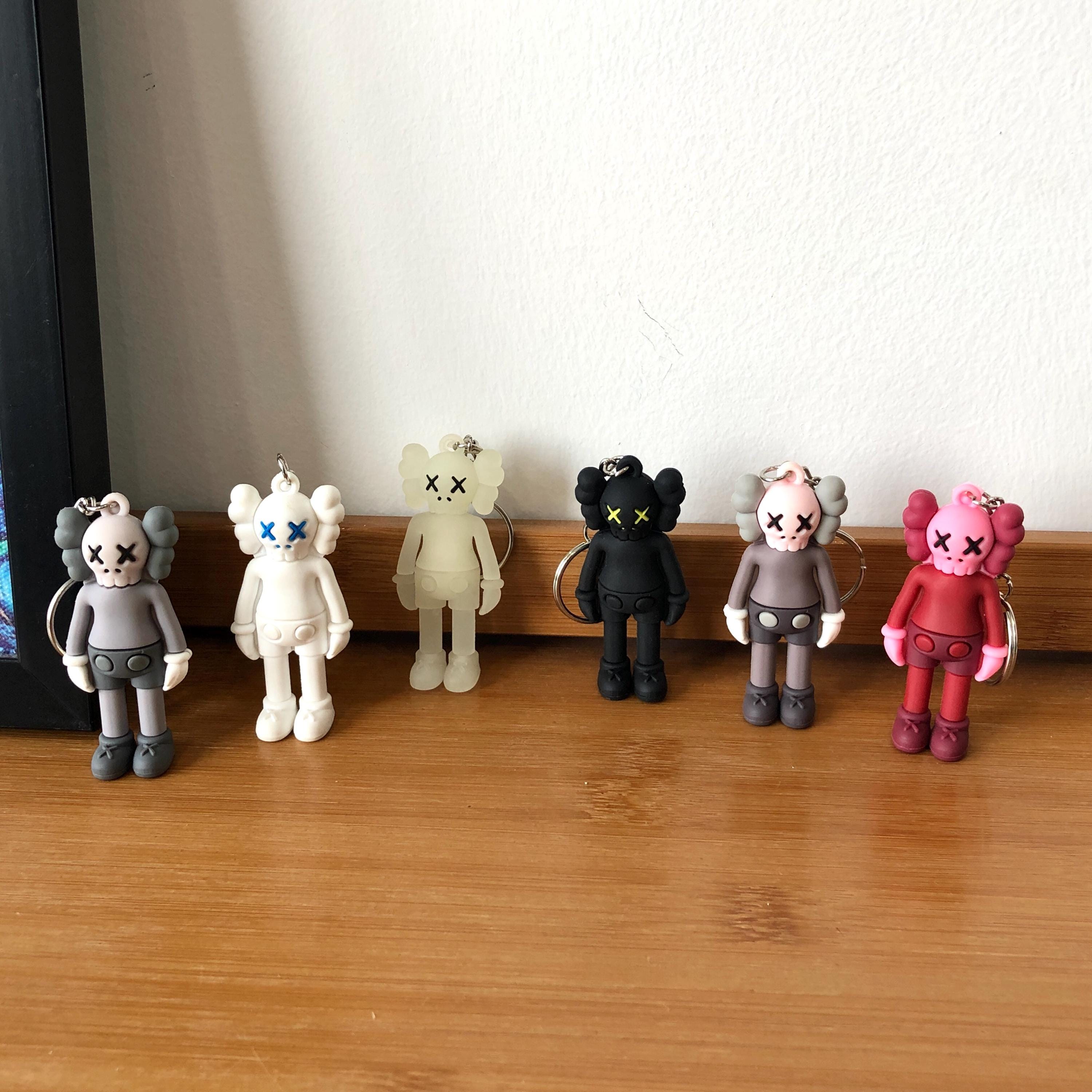 KAWS Blitz Keychain Clear キーホルダー KAWS Blitz Keychain Clear キーホルダー KAWS Blitz Keychain