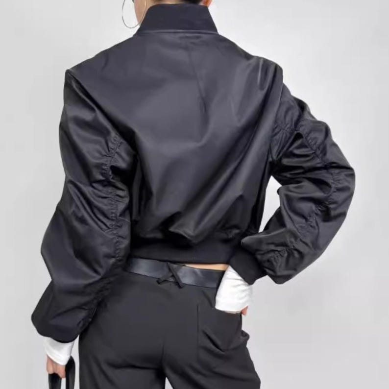 Women's Casual Retro Jacket | Long Sleeve Punk Alternative Coat | Gothic Vintage Y2k Fashion
.
Cropped gothic streetwear jacket for women with long sleeves and edgy punk Y2K fashion design, perfect for alternative outfits.