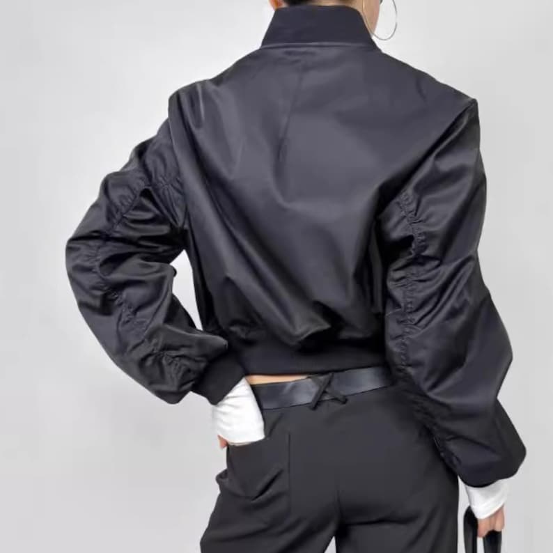 Women's Casual Retro Jacket | Long Sleeve Punk Alternative Coat | Gothic Vintage Y2k Fashion
.
Cropped gothic streetwear jacket for women with long sleeves and edgy punk Y2K fashion design, perfect for alternative outfits.