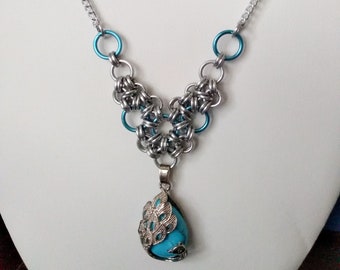 Elegant Peacock Dyed Howlite Chainmaille Necklace