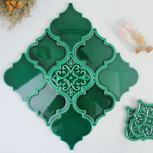 Lyxig smaragdgrön marockansk lyktplatta - 150 x 175 mm handgjord arabesk väggkakel
