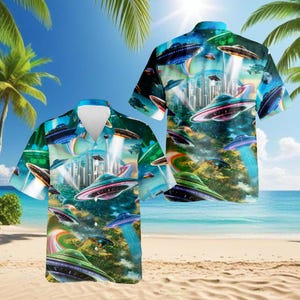 Könnte beinhalten: Kurzärmeliges Button-Down-Hemd mit einem farbenfrohen Design von fliegenden Untertassen über einer futuristischen Stadt. Das Hemd zeigt eine tropische Strandszene mit Palmen, blauem Himmel und Meereswellen. Die UFOs sind in verschiedenen Farben.