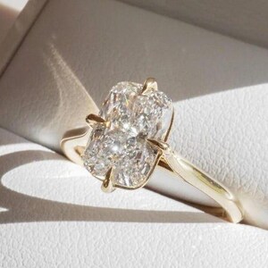 Anillo de compromiso con diamante cultivado en laboratorio, talla cojín alargada de 2.0 quilates, oro de 14 quilates