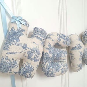 Banderín con nombre personalizado, decoración de Toile de Joie. Adorno de pared para bebé. Regalo para baby shower. Guirnalda con nombre para bebé. Adorno de pared para habitación de bebé. Decoración francesa.