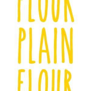 K&ouml;nnte beinhalten: Eine gelbe Grafik mit den W&ouml;rtern "SELF RAISING FLOUR", "PLAIN FLOUR", "BREAD FLOUR" und "FLOUR", die vertikal &uuml;bereinander angeordnet sind.