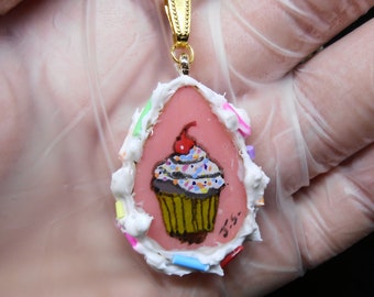 Cupcake necklace .