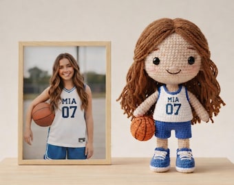あなたの写真からカスタムかぎ針編みのバスケットボール人形、パーソナライズされた編みぐるみスポーツ人形、手作りのバスケットボールギフト