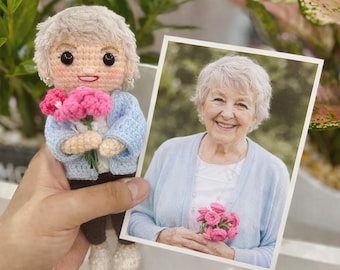 写真から作るカスタムかぎ針編み人形、お母さんの誕生日プレゼント、おばあちゃんへのプレゼント、お母さんへのパーソナライズギフト、母の日のプレゼントアイデア