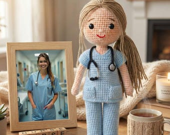 似顔絵人形、パーソナライズされた看護師・医師人形、写真からカスタムかぎ針編み人形、医療従事者へのギフト、医師・看護師への感謝のギフト