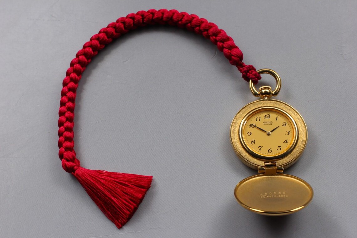 Vintage 1986  new batt seiko 2c20-016a gold red qz 27mm pocket watch near mint/ retro wristwatch classic style timepiece gift, photo 1 sur 5