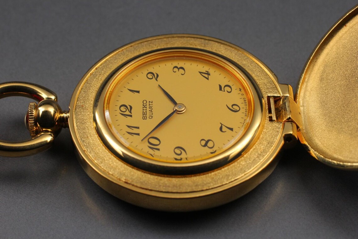 Vintage 1986  new batt seiko 2c20-016a gold red qz 27mm pocket watch near mint/ retro wristwatch classic style timepiece gift, photo 3 sur 5
