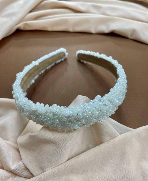 Handmade Ivory Pearl Beaded Headband: Elegant Bridal Hair  display picture 2