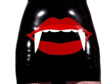 Minifalda de látex con dientes de vampiro