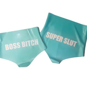 Culotte en latex avec texte personnalisé. Pantalon en caoutchouc personnalisable taille haute