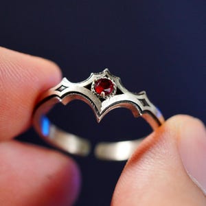 Cazador’s Ring, BG3 Inspired Jewelry, 950 Silver Fantasy Ring, Soulslike RPG Gamer Gift, Gothic Vampire Ring, Cosplay Ring