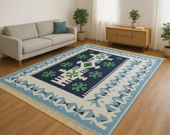 Alfombra oriental hecha a mano, azul geométrica: estilo kilim bohemio con estampado tribal verde.