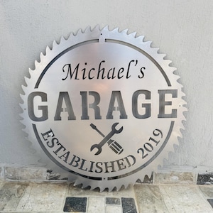 Benutzerdefinierte Metall Garage Schild mit Namen, personalisierte Garage Geschenk, maßgeschneiderte Garage Wandkunst, personalisiertes Papa Geschenk, Werkstattschild, Mannhöhle Schild