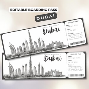 以下が含まれることがあります： ドバイのスカイラインイラストが描かれた2枚の搭乗券。「EDITABLE BOARDING PASS」と「DUBAI」の文字が表示されています。1枚の搭乗券には「SURPRISE! WE'RE GOING TO Dubai」とパーソナライズされたメッセージが記載されています。