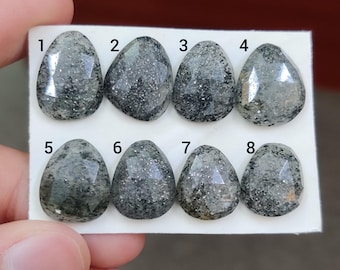 天然ブラックサンストーン ローズカット フリーフォーム フラットバック 13.70-16.60 mm