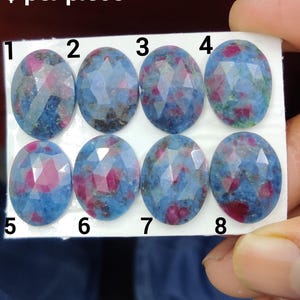 Cianita rubí natural talla rosa, forma libre, base plana, cabujón de 15 x 20 mm – Gema roja y azul para joyería