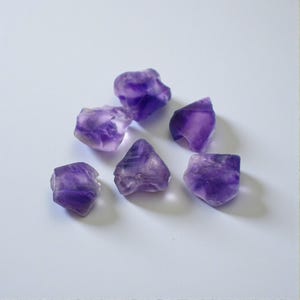 Contas de Ametista Natural Bruta de 8 a 10 mm | Cristal Roxo com Furo de 3 mm para Artesanato e Confecção de Bijuterias