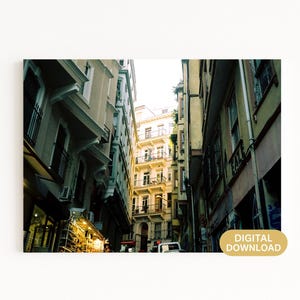 Impresión fotográfica callejera de Estambul: Paisaje urbano vintage, película analógica (descarga digital)