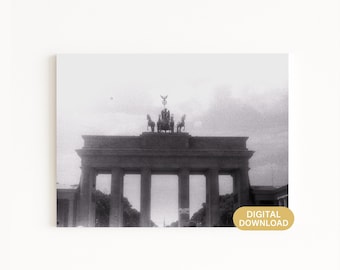 Arte mural de la Puerta de Brandeburgo de Berlín: fotografía analógica vintage de 35 mm, decoración imprimible de monumento histórico.