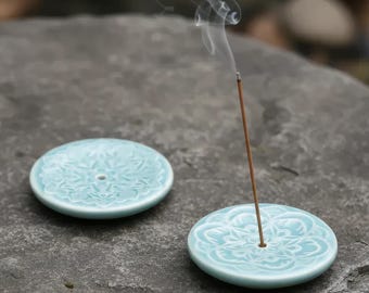 Rökelsefat i keramisk form, lotuspinnehållare – handgjord, mandala, blommönster, glansig finish, dekorativ, meditation, avslappning, zen, hemgåva