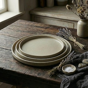 Bord van ongeglazuurd noords aardewerk 8/9/10 inch | Handgemaakt keramisch bord van onbewerkte klei | Minimalistisch Wabi-Sabi-servies voor modern tafelen