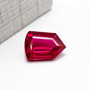 Fancy Cut Natural Red Ruby 9.10Ct Certified Loose Gemstone Faceted Ruby Beautiful Red Jewelry Gem for Ring Pendant Making Size 14x10x6mm
