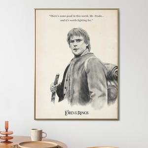 Puede incluir: Un póster enmarcado con un boceto a lápiz de un personaje de "El Señor de los Anillos". La imagen incluye la cita: "Hay algo bueno en este mundo, Sr. Frodo... y vale la pena luchar por ello." La obra de arte tiene una estética vintage.