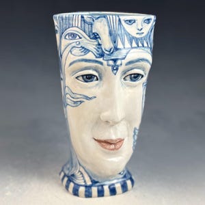 Mysterious two face vase with bird, monkey and more, blue and white