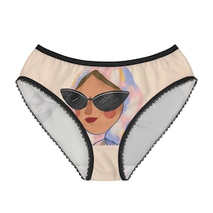 Chic Women&#39;s Briefs: Artful Design, Soft Elastic Waistband