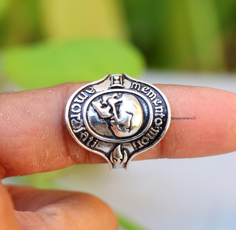 Anillo de calavera Memento Mori, anillo gótico de plata de ley maciza para hombre imagen 5