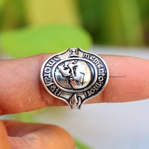 Anillo de calavera Memento Mori, anillo gótico de plata de ley maciza para hombre imagen 11