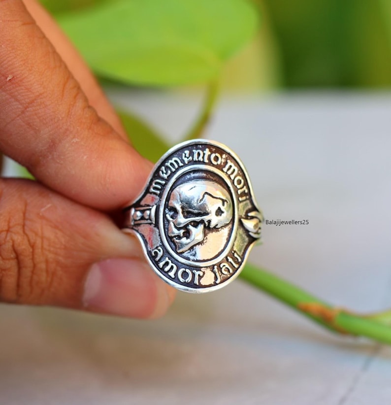 Anillo de calavera Memento Mori, anillo gótico de plata de ley maciza para hombre imagen 8