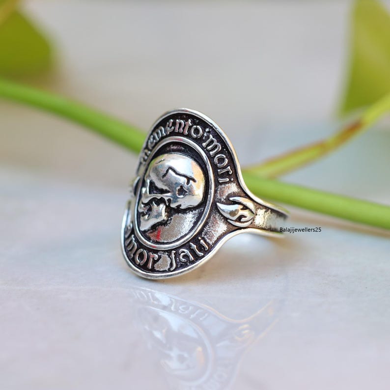 Anillo de calavera Memento Mori, anillo gótico de plata de ley maciza para hombre imagen 9