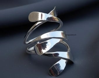 Anillo ajustable de plata de ley hecho a mano, joyería bohemia con estilo.