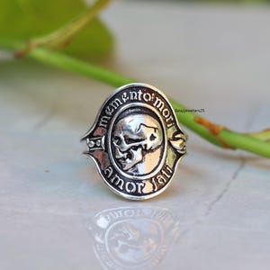 Anillo de calavera Memento Mori, anillo gótico de plata de ley maciza para hombre imagen 2