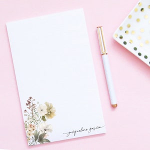 Elegante Notizblöcke mit Name, Personalisierte Notizblöcke für Frauen, Floral Aquarell Stationäre Notizblöcke, Klassische Blumen Notizblöcke Süß NF352